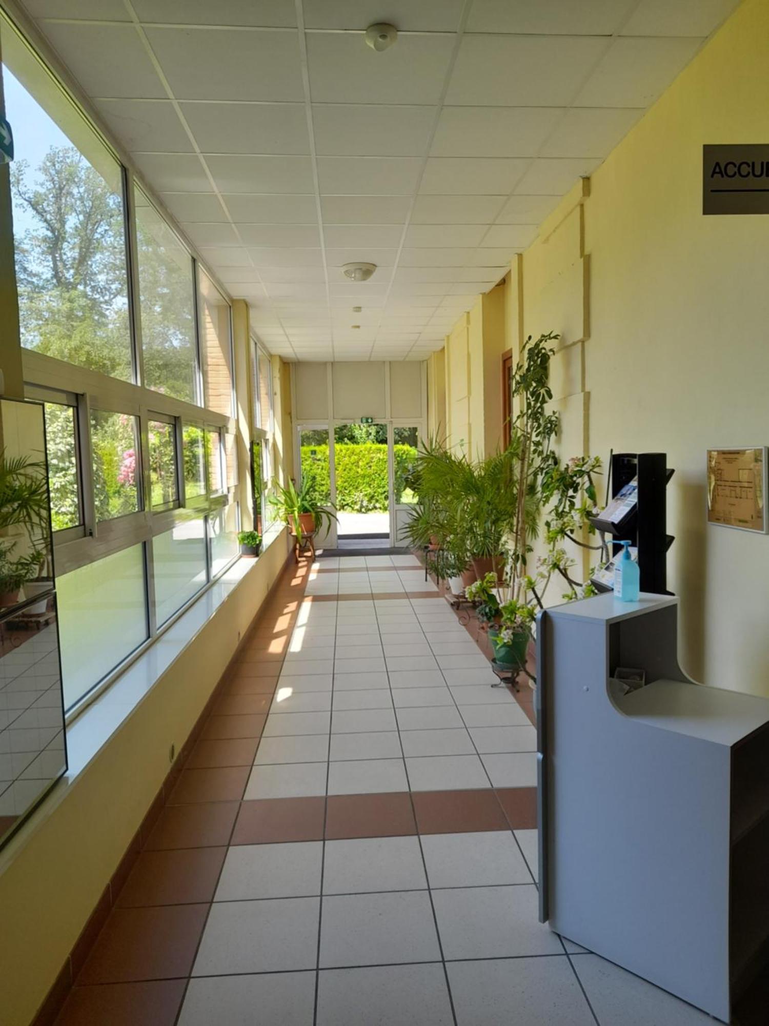 Centre Louis Ormieres Hotel มงโตบ็อง ภายนอก รูปภาพ