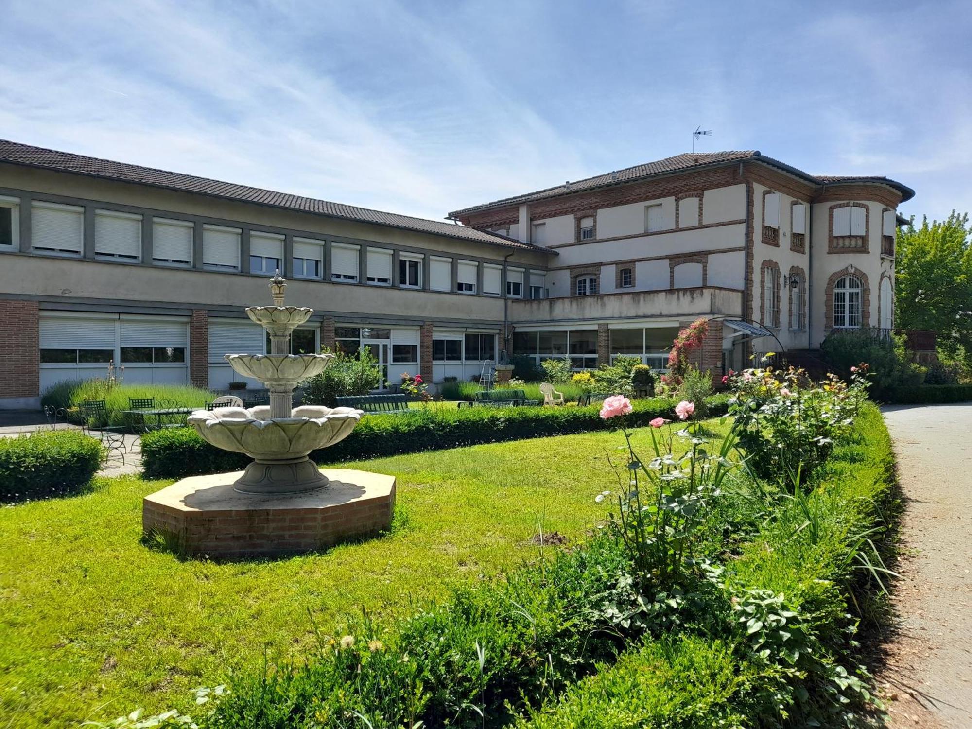 Centre Louis Ormieres Hotel มงโตบ็อง ภายนอก รูปภาพ